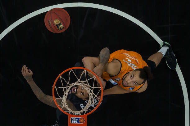 添了浓墨重 添了浓墨重