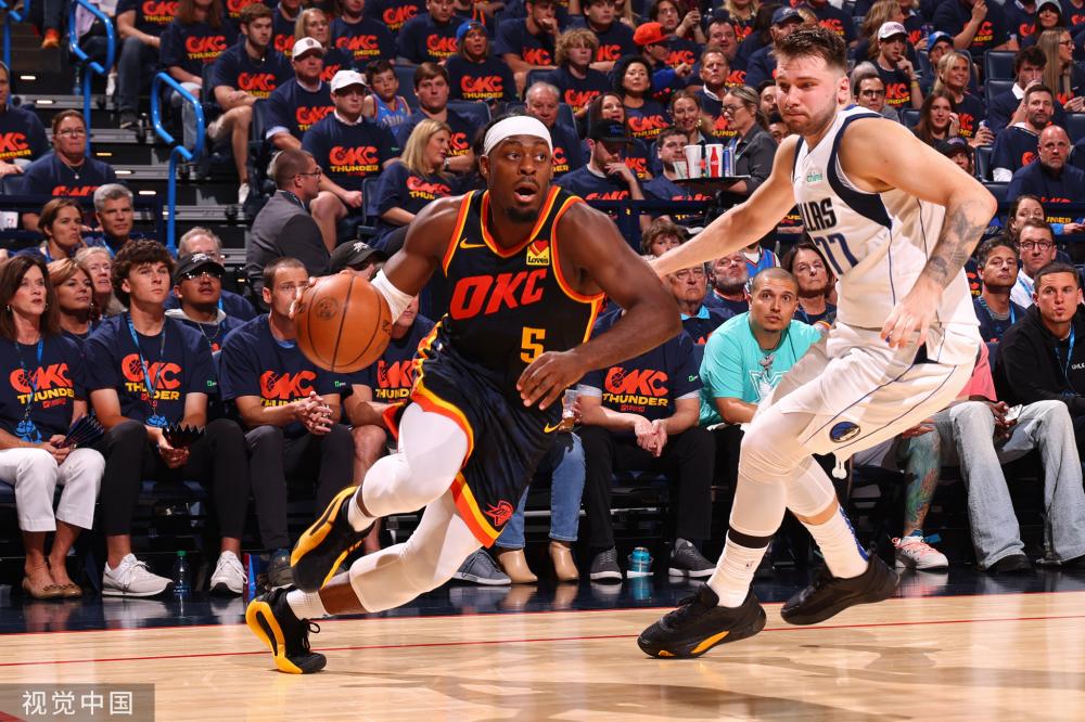 迅速将球传 迅速将球传